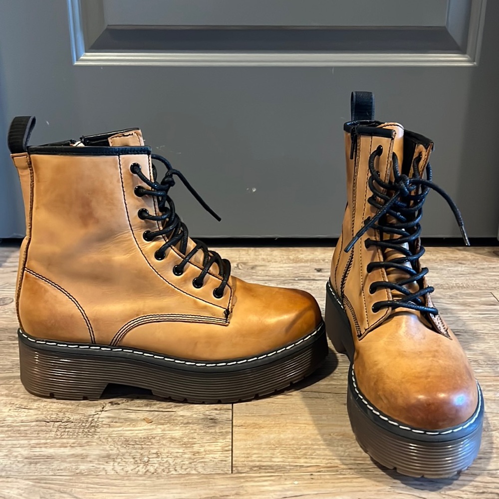 All leather platform boot